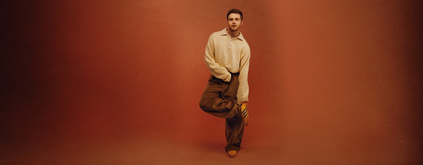 Alex Warren: Finding Family on the Road